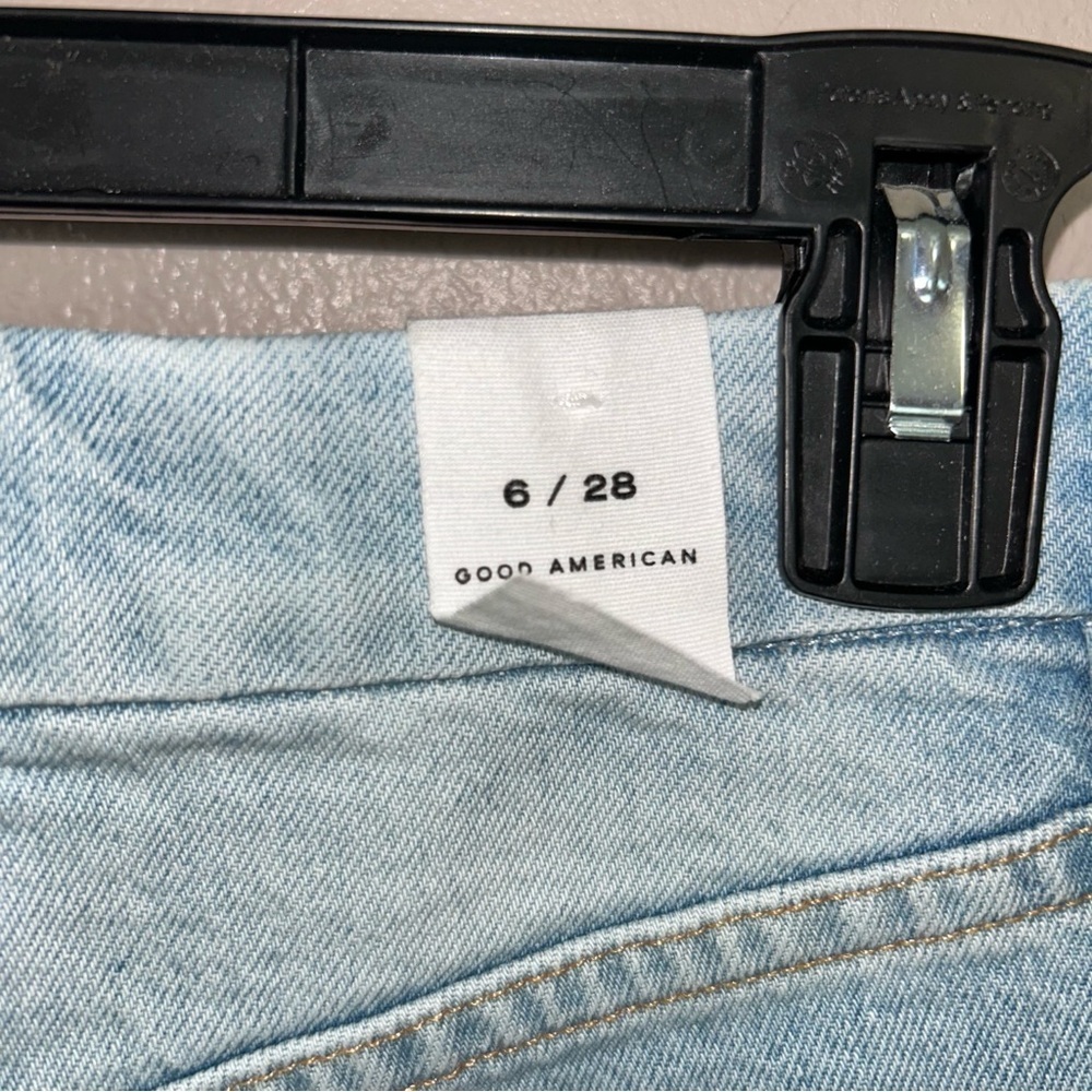 Good American Light Wash Blue straight Jeans NWT - Picture 4 of 5